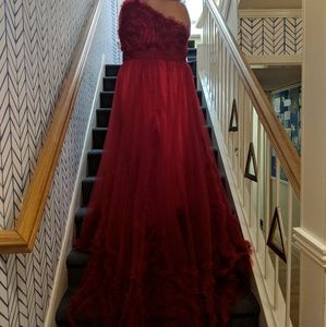 Red carpet worthy prom dress